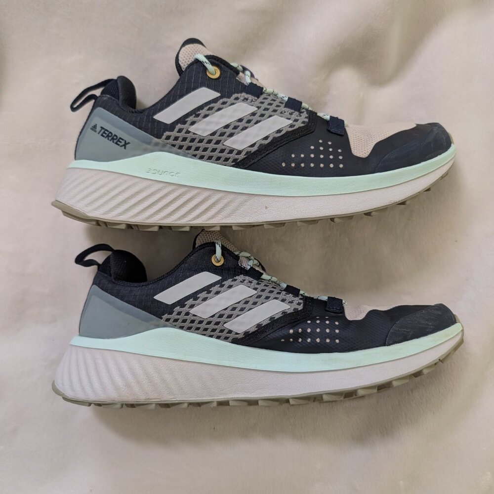 ADIDAS TERREX FOLGIAN HIKE - WOMENS 8 - EXCELLENT PRE-OWNED